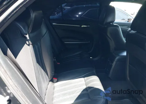 2017 Chrysler 300 300S z USA, uszkodzony, nr VIN 2C3CCABG8HH560235